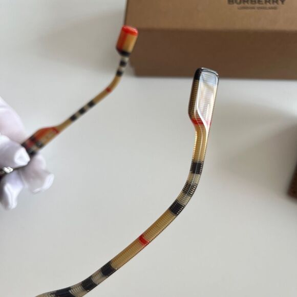 💯 authentic iconic Burberry unisex square sunglasses - Picture 8 of 8